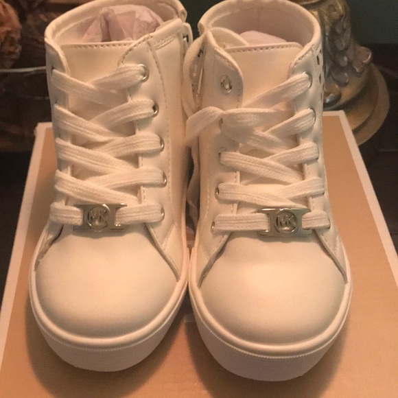 NWT-GIRLS MICHAEL KORS SHOES - Picture 3 of 5